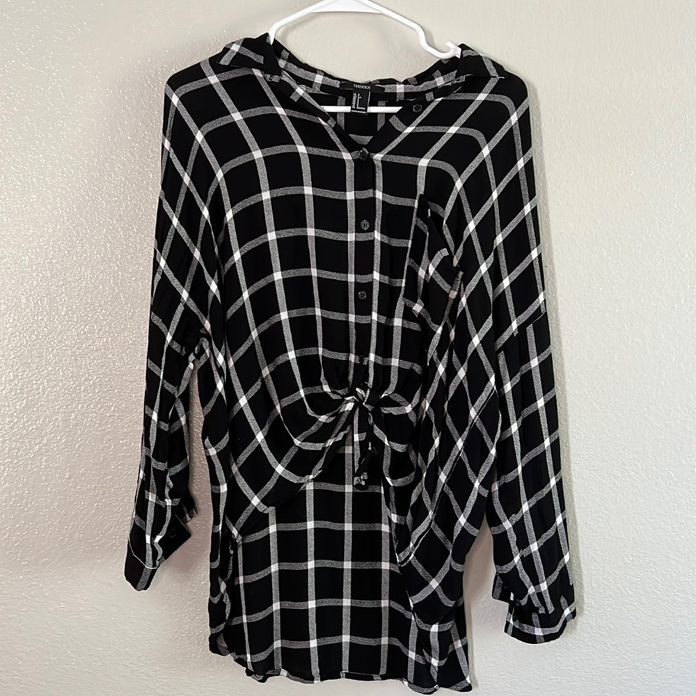 Forever 21 Black and white patterned blouse. Size small.